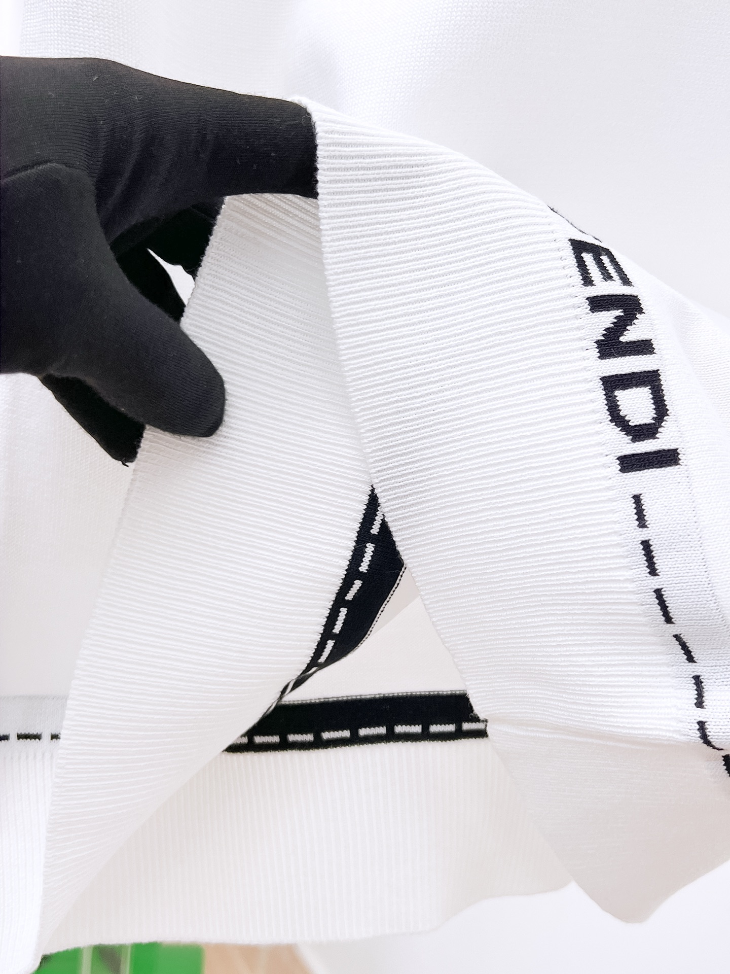 フェンディ「Fendi」2025SS メンズ プレミアムニット ショートスリーブTシャツ