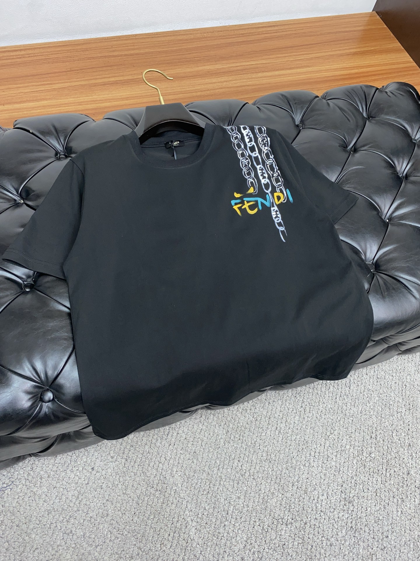 フェンディ「Fendi」SSコレクション 新工法ロゴ メンズ オーバーサイズ ラウンドネックTシャツ