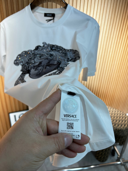 ヴェルサーチ「Versace」2025SS メドゥーサ スワロフスキー刺繍Tシャツ