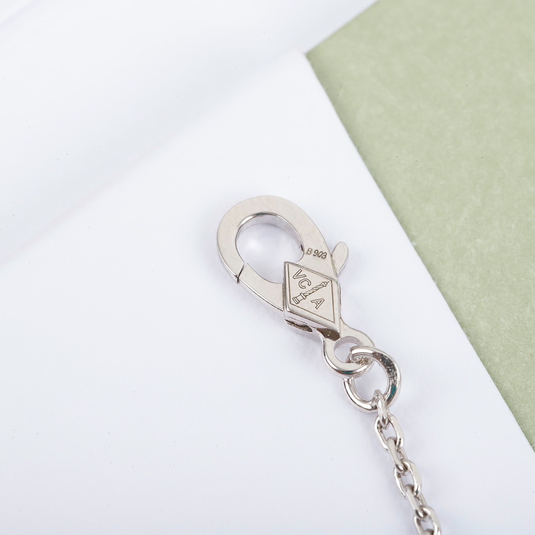 ヴァン クリーフ＆アーペル「Van Cleef & Arpels」 Alhambra 四つ葉のクローバー ネックレス長は42cm