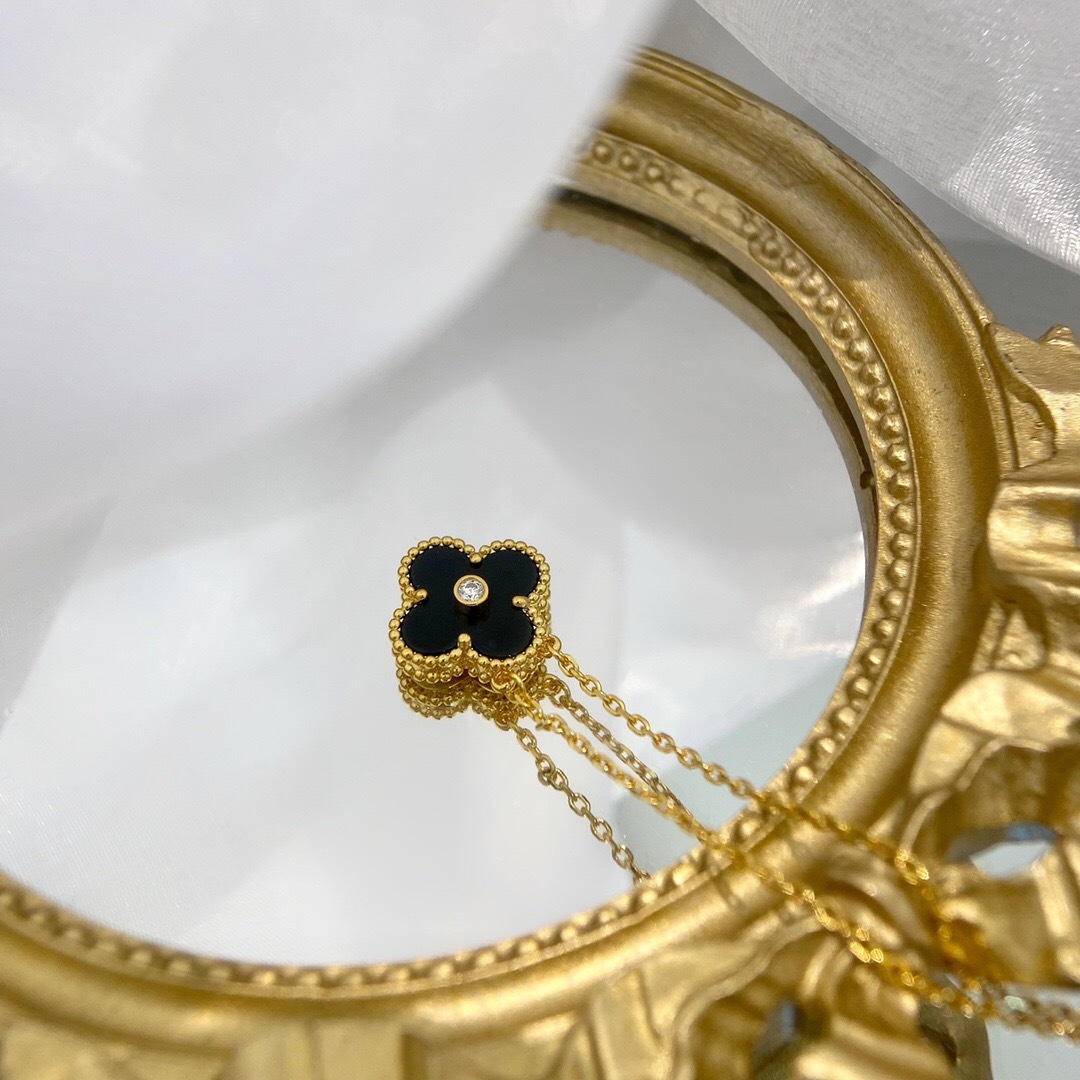 ヴァン クリーフ＆アーペル「Van Cleef & Arpels」Alhambra ダイヤモンド 四つ葉 ペンダント38～42cm