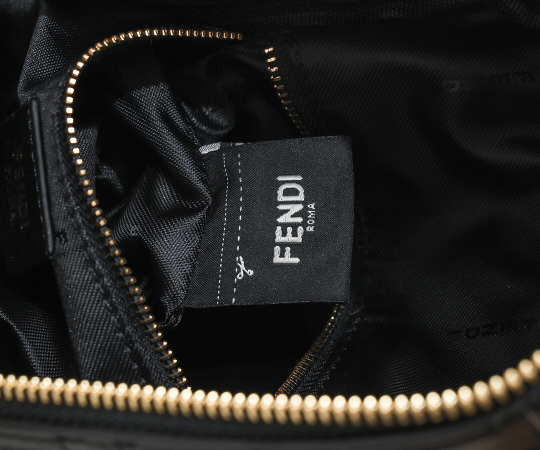 フェンディ「Fendi」プレッサ ミニ FFモノグラム バックパック