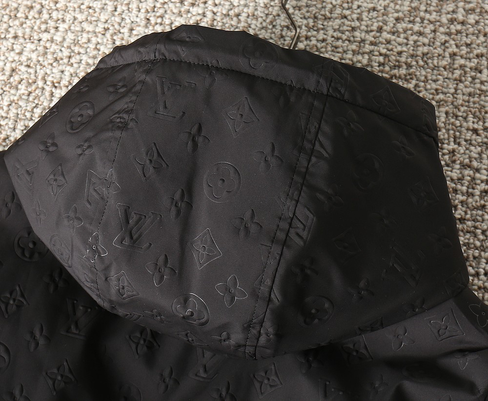 ルイ・ヴィトン「Louis Vuitton」秋冬コレクション ダウンジャケット