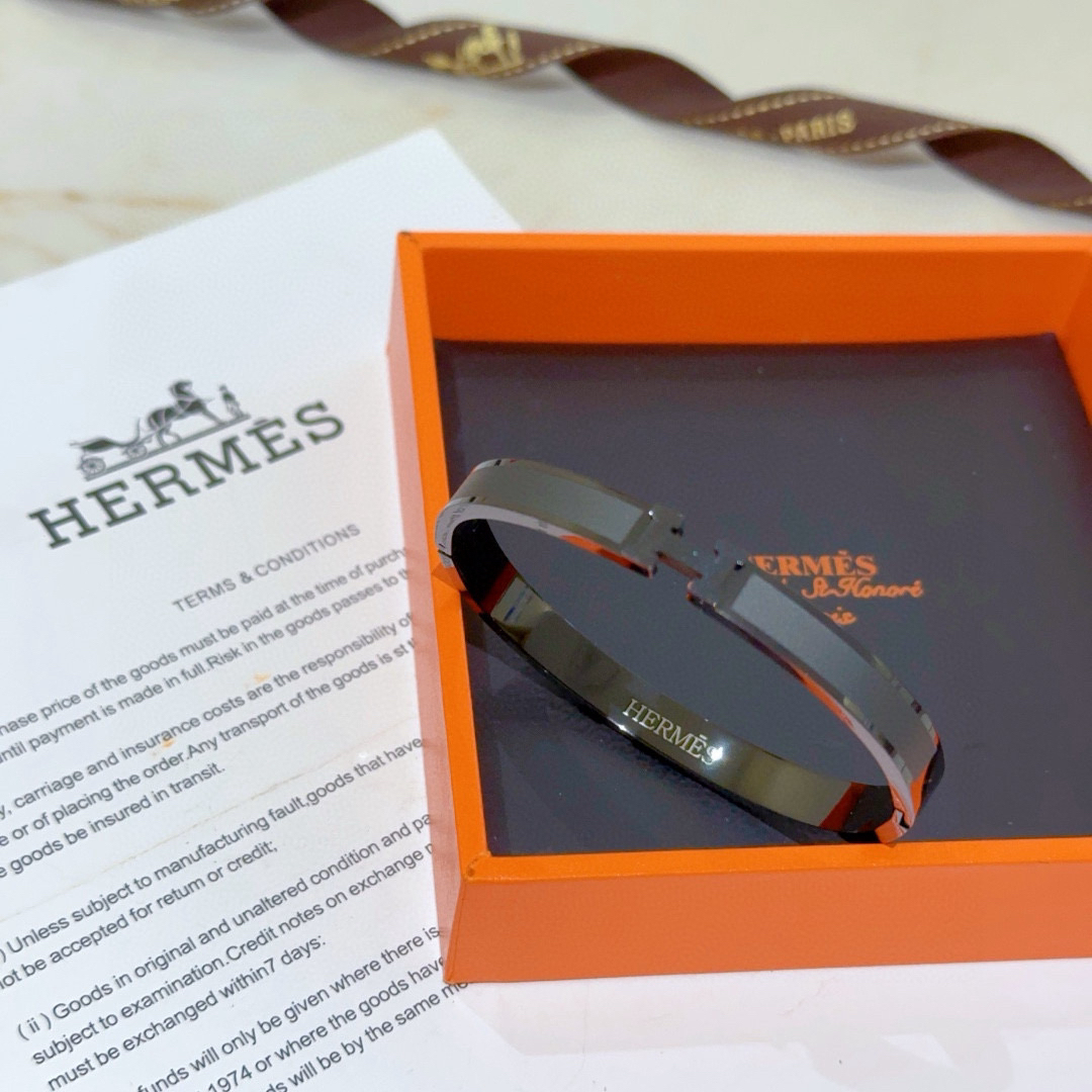 エルメス「Hermès」Clic H エナメルブレスレット