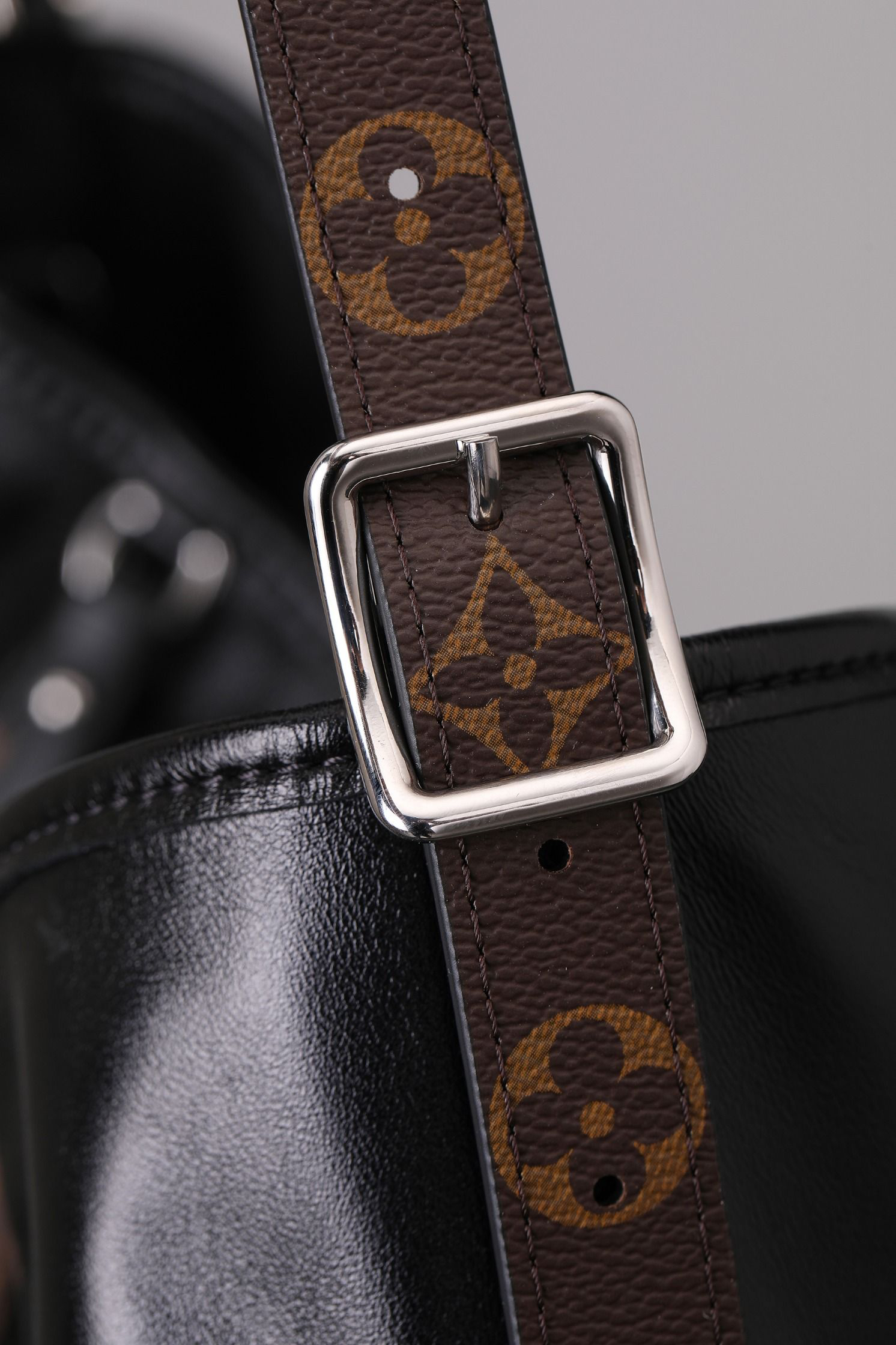 ルイ・ヴィトン「Louis Vuitton」キャリーオールダーク MM