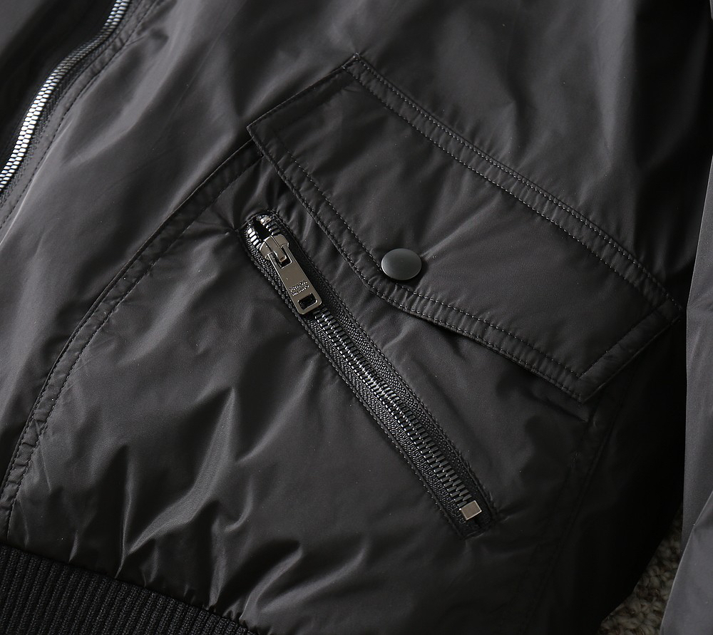 プラダ「Prada」秋冬ダウンジャケット