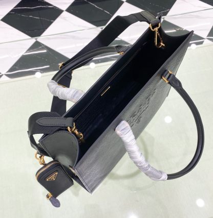 プラダ「Prada」 サフィアーノ レザー ラージ トートバッグ