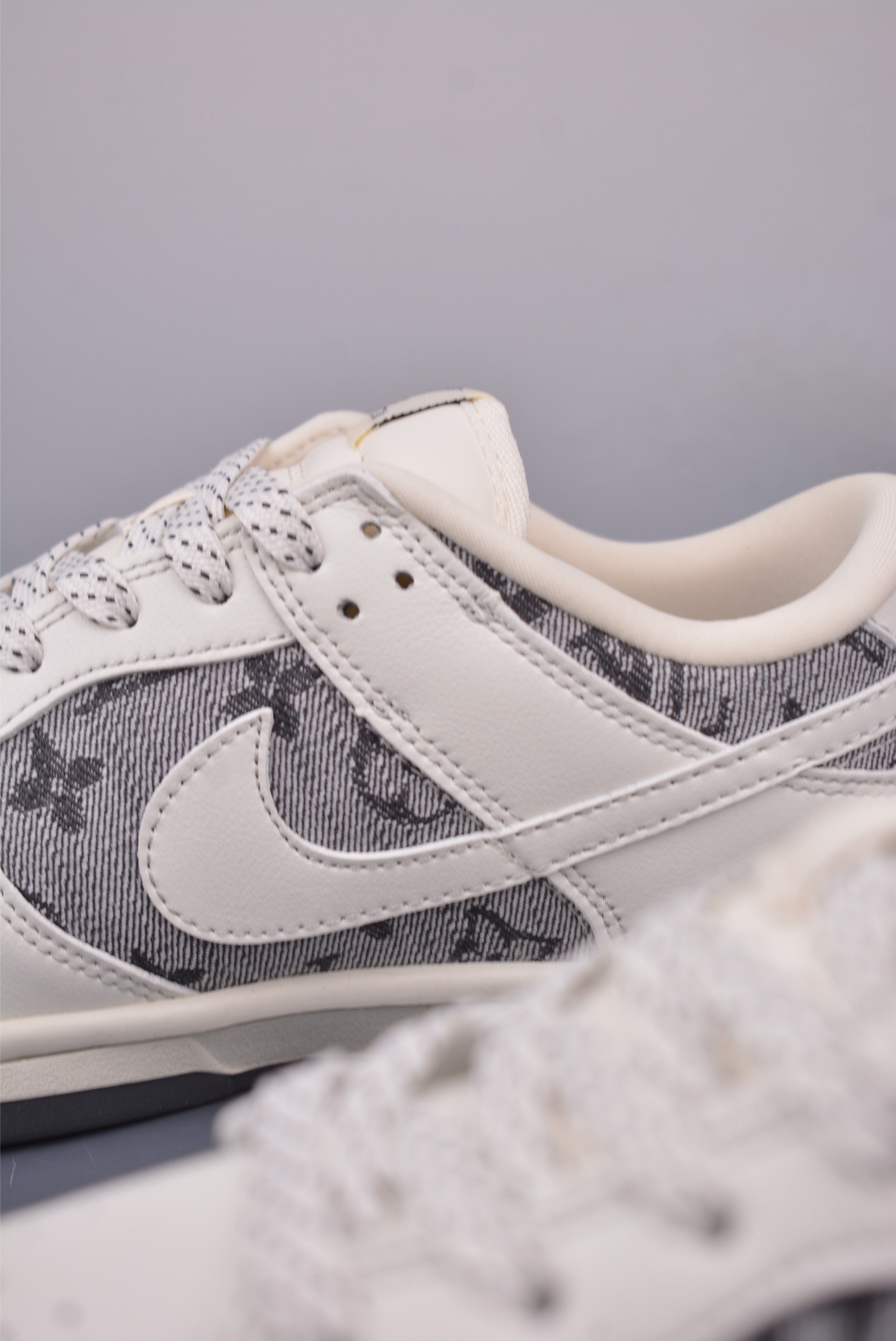 ルイ・ヴィトン「Louis Vuitton」Nike SB Dunk Low ホワイト スニーカー