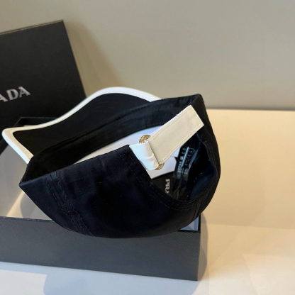 プラダ「Prada」Re-Nylon クラシック ベースボールキャップ