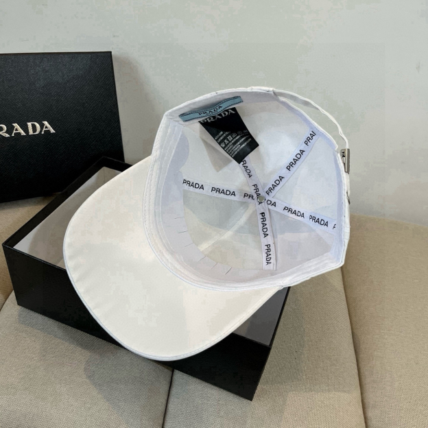 プラダ「Prada」Re-Nylon クラシック ベースボールキャップ