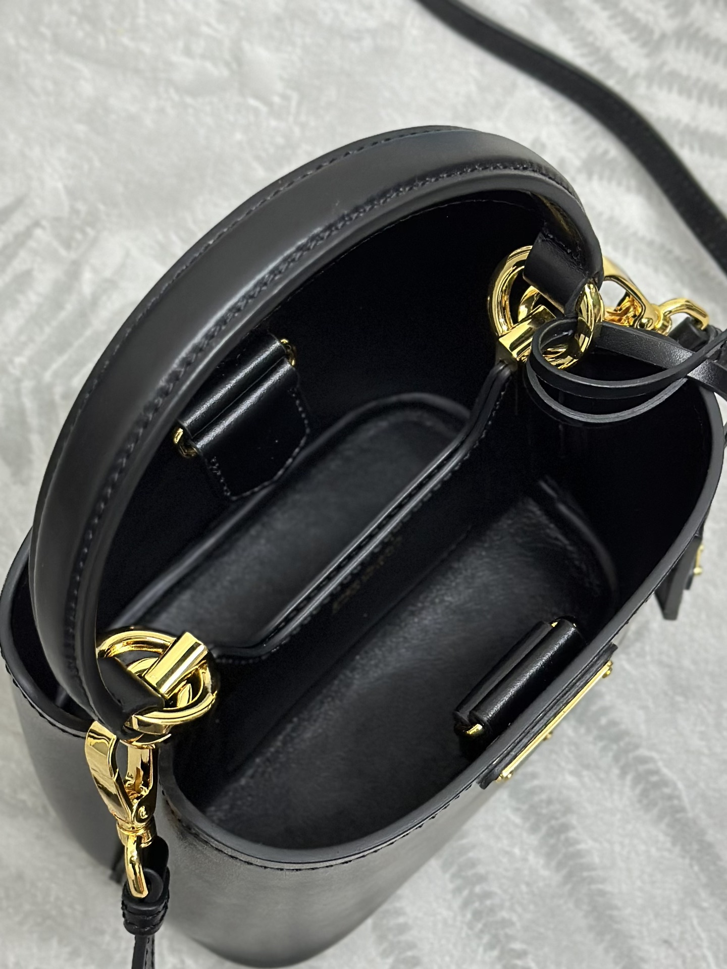 プラダ「Prada」パニエ バッケットバッグ