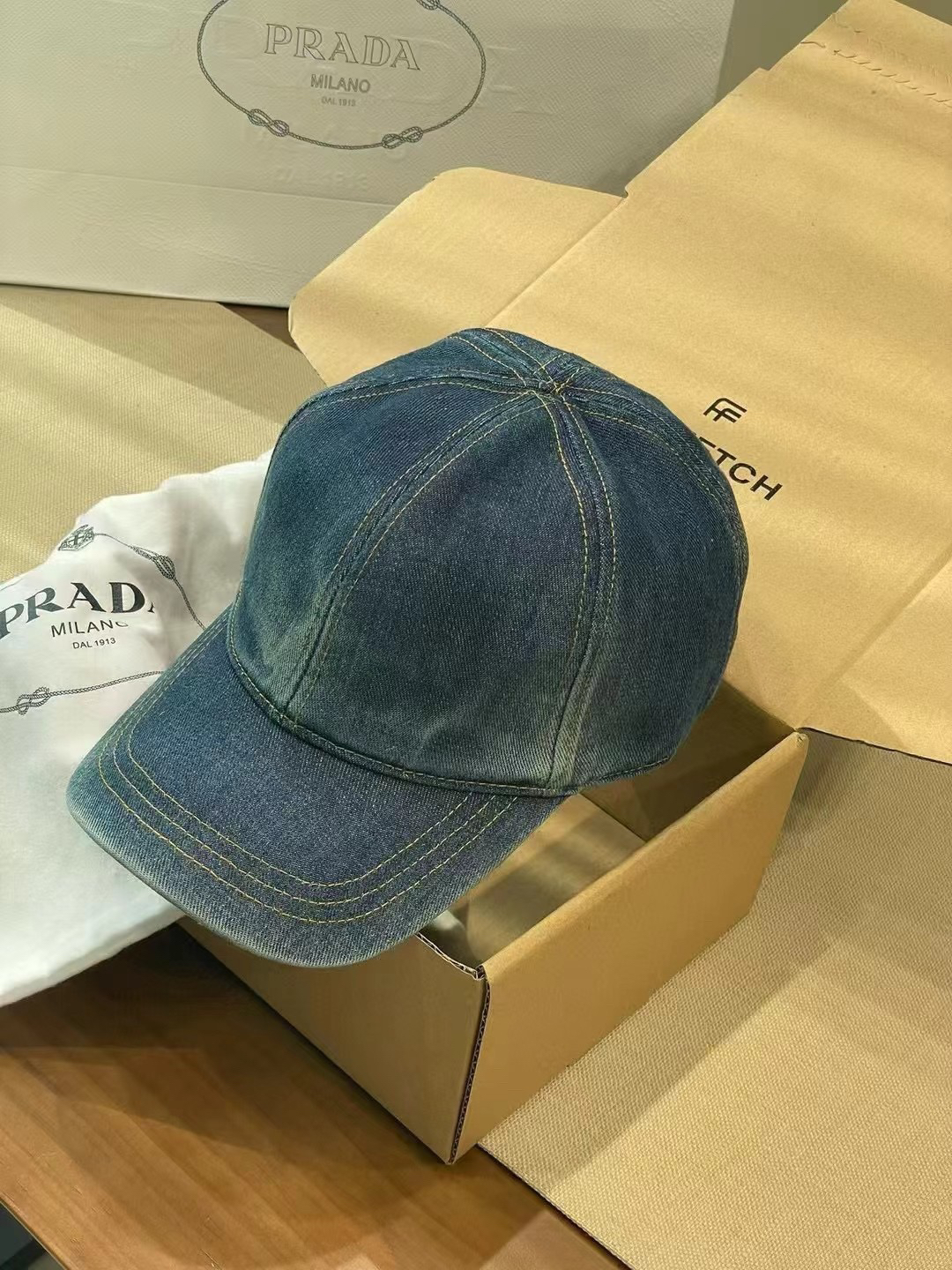 プラダ「Prada」  Denim Gradient Wash Baseball Cap