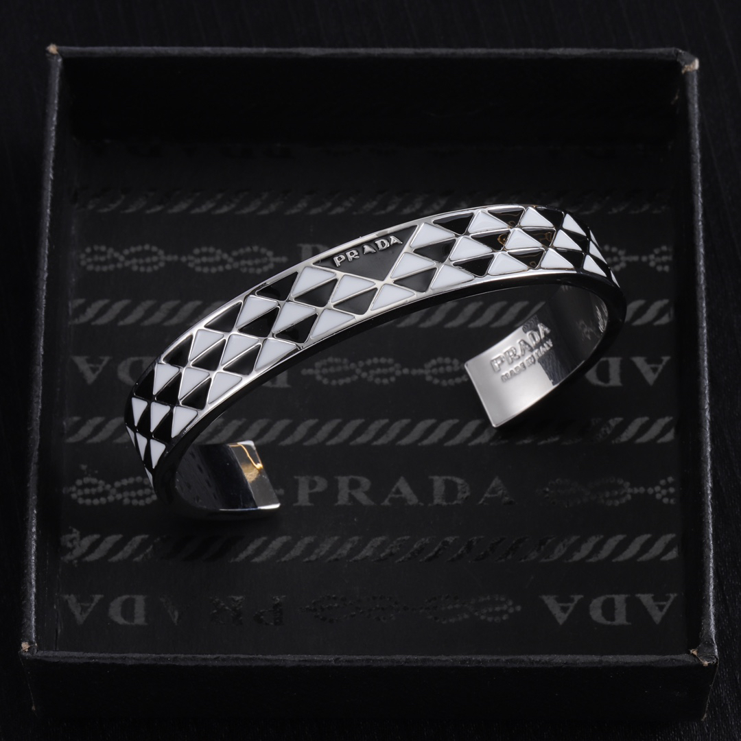 プラダ「Prada」プラダ マルチカラー メタル ブレスレット