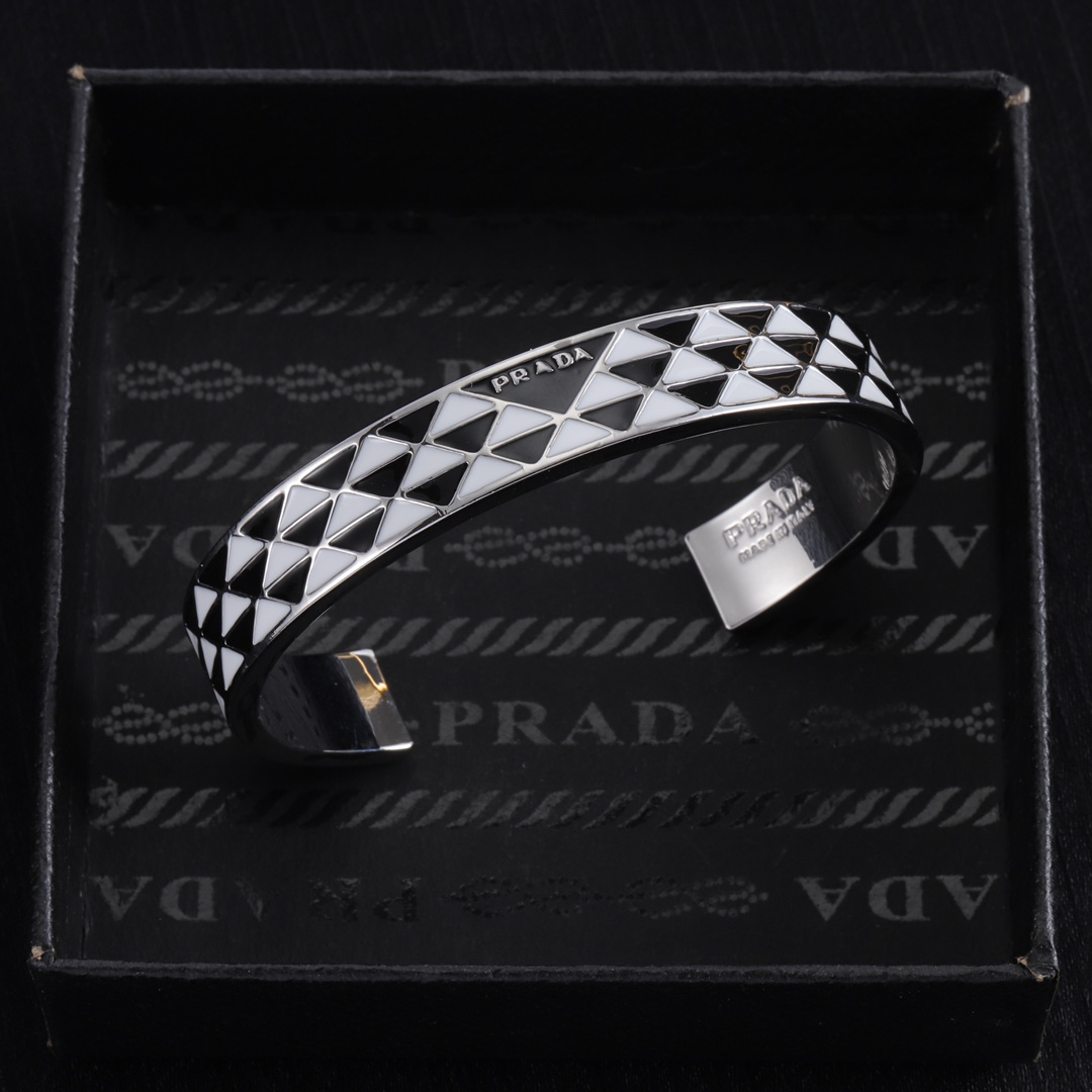 プラダ「Prada」プラダ マルチカラー メタル ブレスレット
