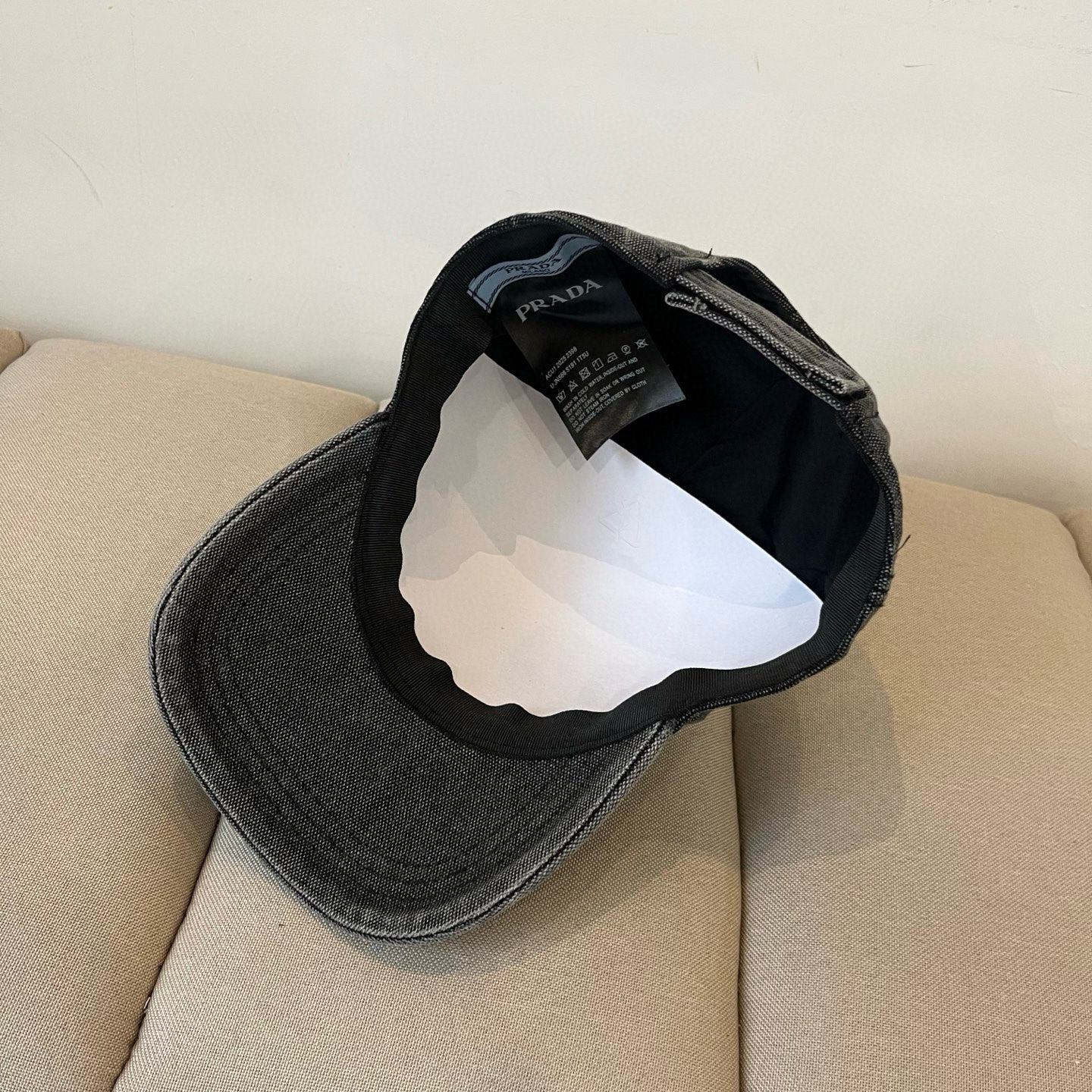 プラダ「Prada」Re-Nylon Baseball Cap