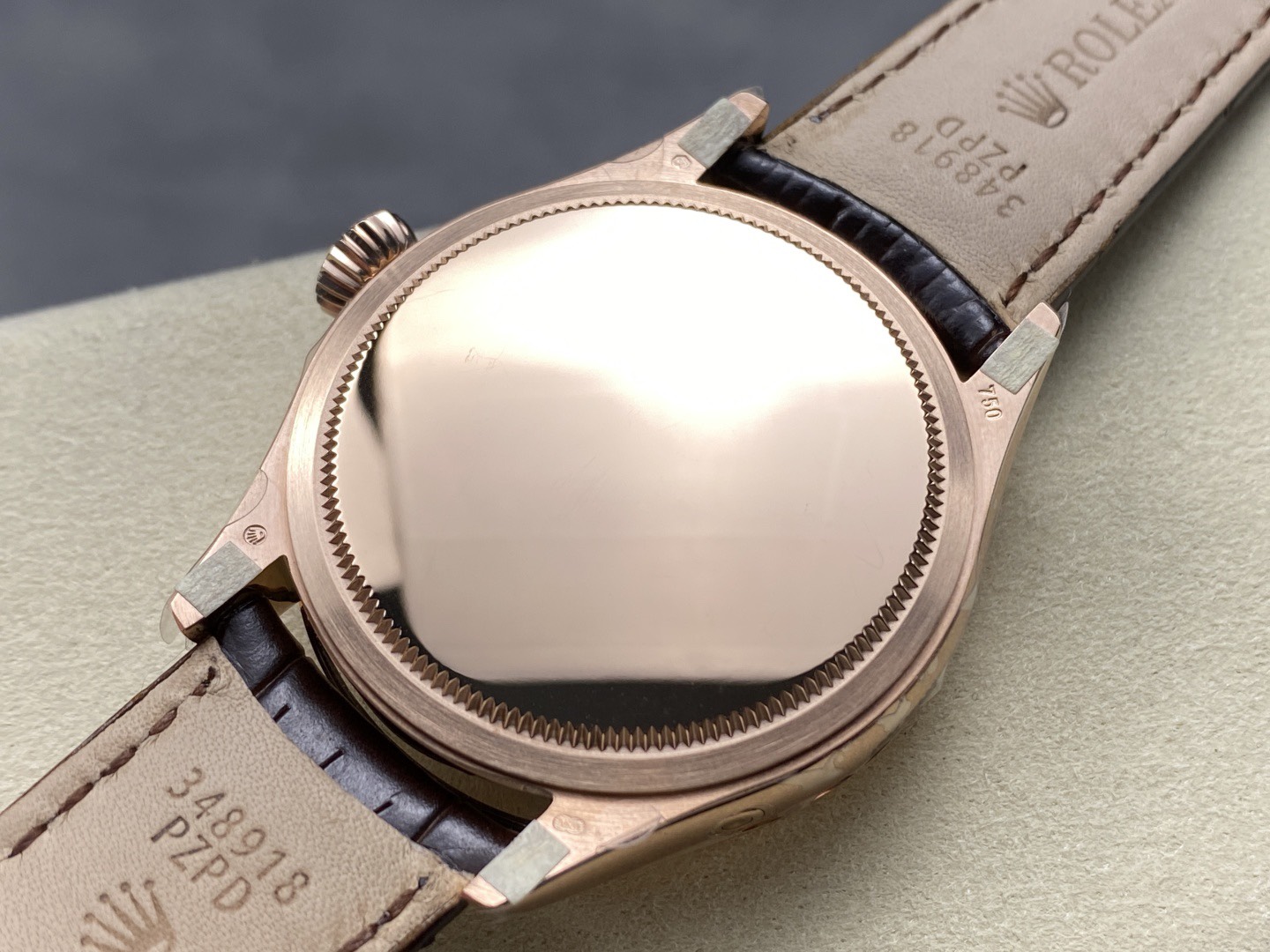 ロレックス［Rolex］チェリーニ ムーンフェイズ モデル — 月のリズムを腕に刻むエレガンス