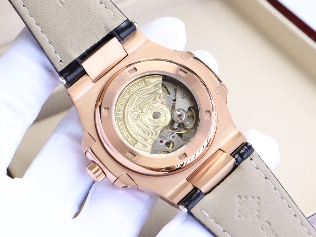 パテック・フィリップ「Patek Philippe」ノーチラス アニュアルカレンダー クロノグラフ メンズウォッチ40.5mm