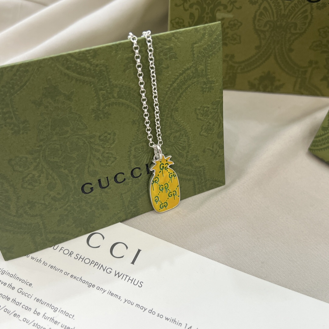 グッチ「Gucci」GHOST フルーツパイナップルペンダントネックレス