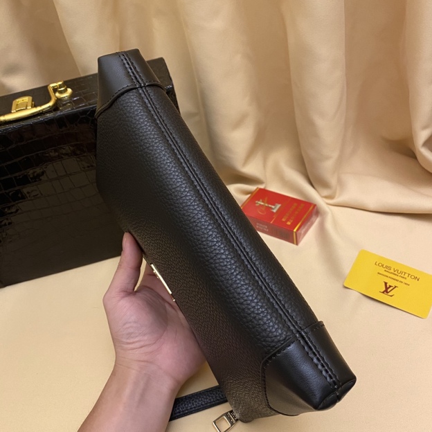 ルイ・ヴィトン「Louis Vuitton」ブラック レザー フラット ポシェット