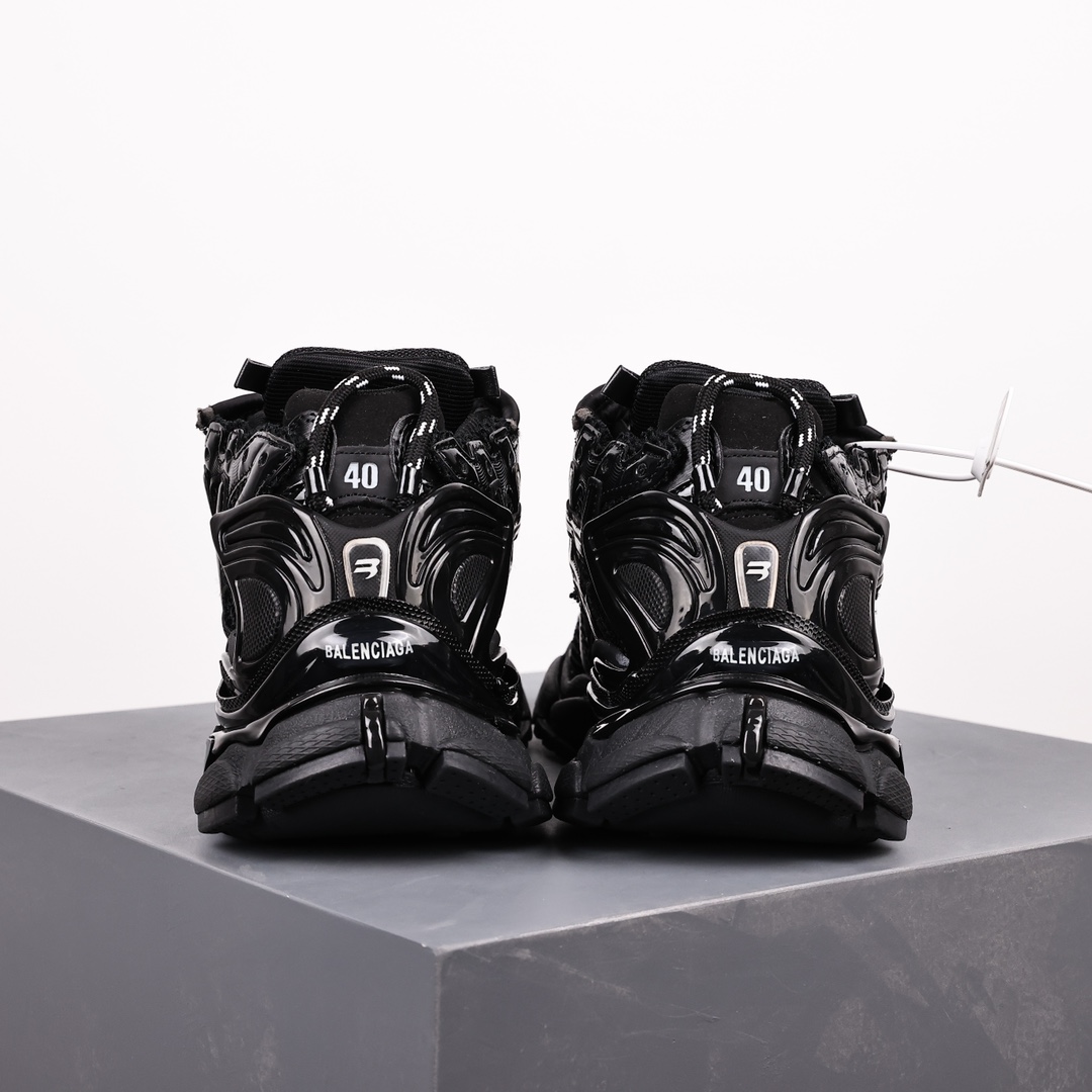 バレンシアガ「Balenciaga」Runner デストロイ ディテール ランニングシューズ