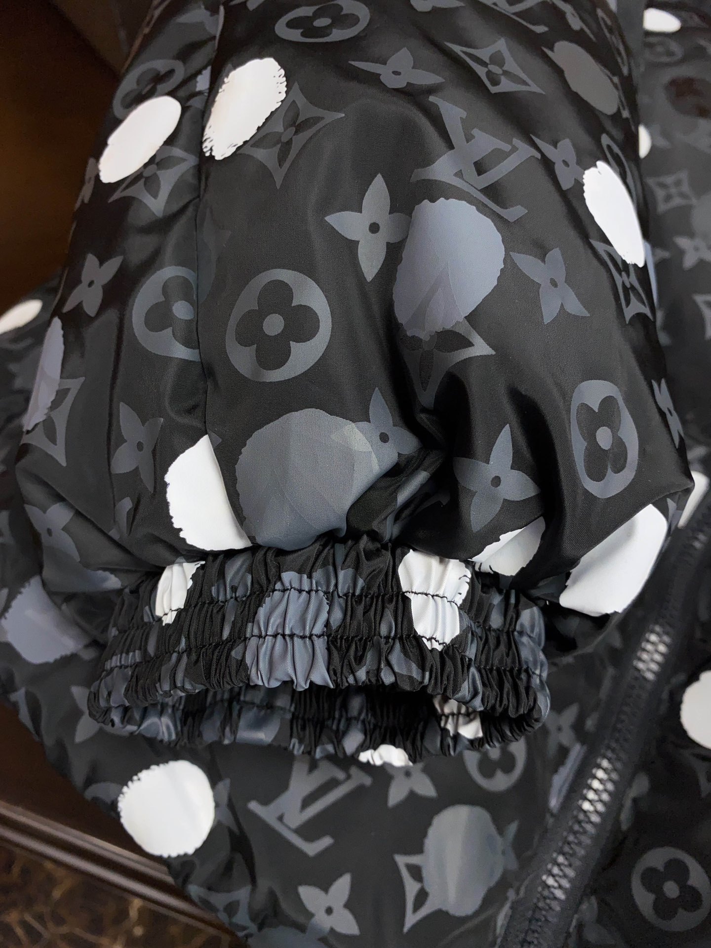 ルイ・ヴィトン「Louis Vuitton」MONOGRAM PILLOW ダウンジャケット