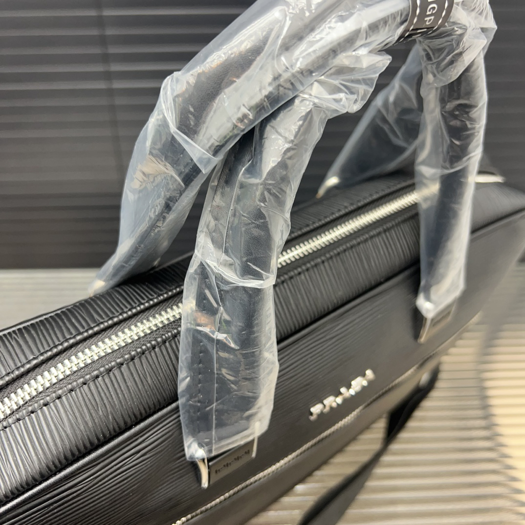 プラダ「Prada」ウォーターパターン レザー トートバッグ