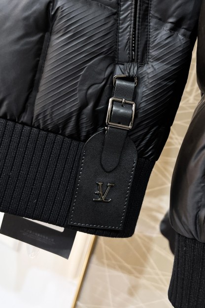 ルイ・ヴィトン「Louis Vuitton」‌ MONOGRAM PILLOW ダウンジャケット