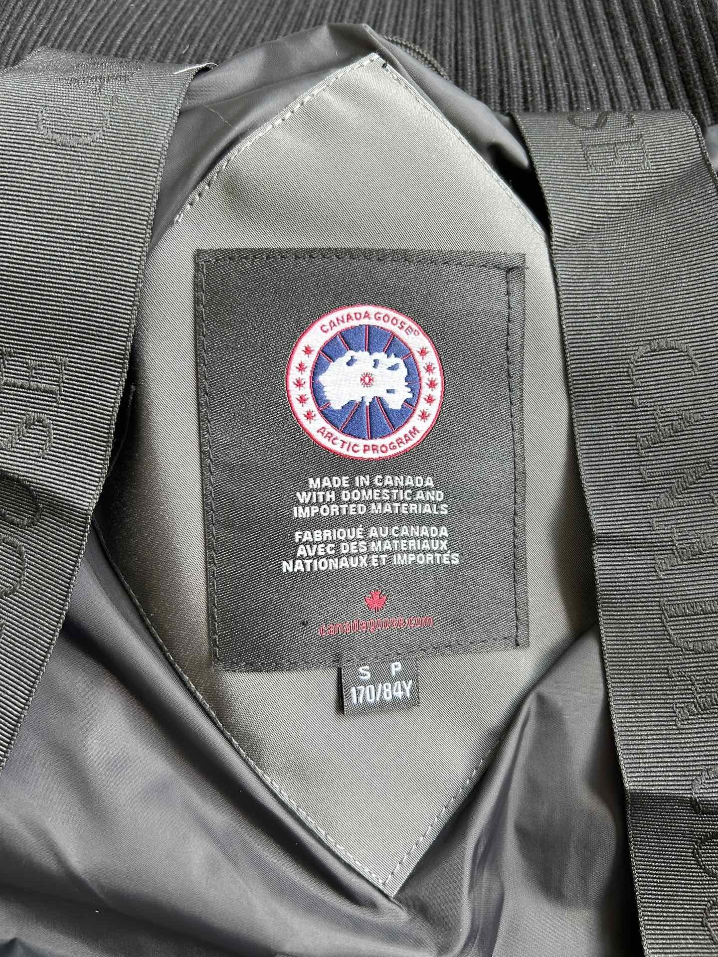 カナダグース「Canada Goose」メンズ ライトウェイトダウンジャケット