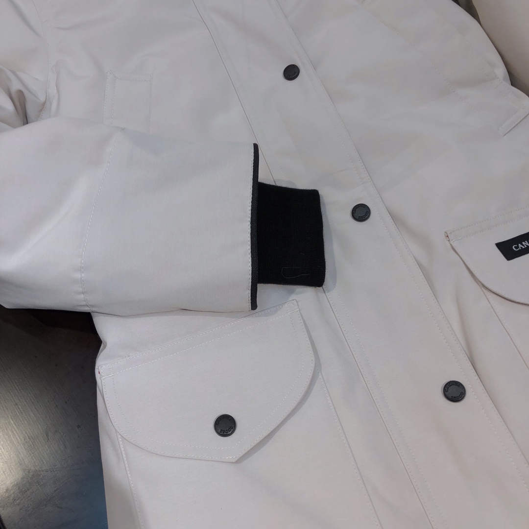 カナダグース「Canada Goose」レディース ロングダウンコート