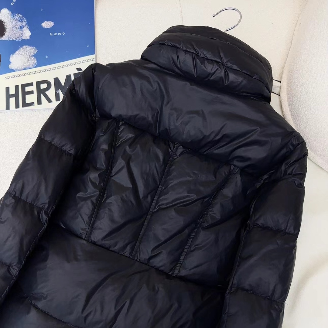 エルメス「Hermès」  2025秋冬 ドローストリング ダウンジャケット