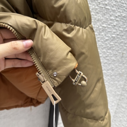 エルメス「Hermès」 2025秋冬 ダウンジャケット