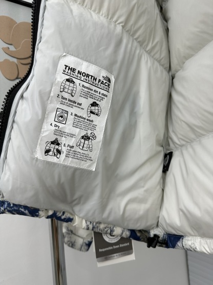 ザ・ノースフェイス「The North Face」Nuptse 1996 アースカラー ダウンジャケット