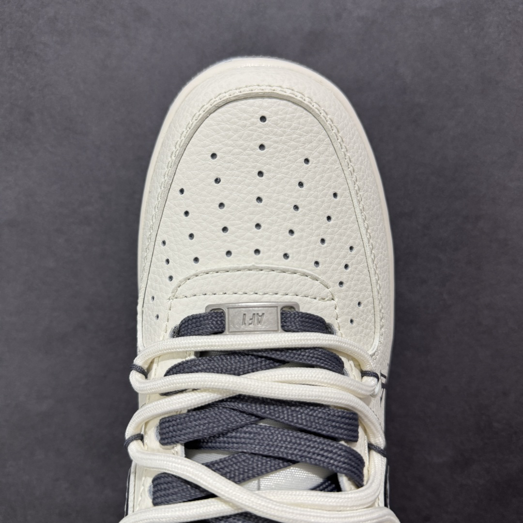「コラボモデル」Louis Vuitton x Nike カスタムカラー スニーカー