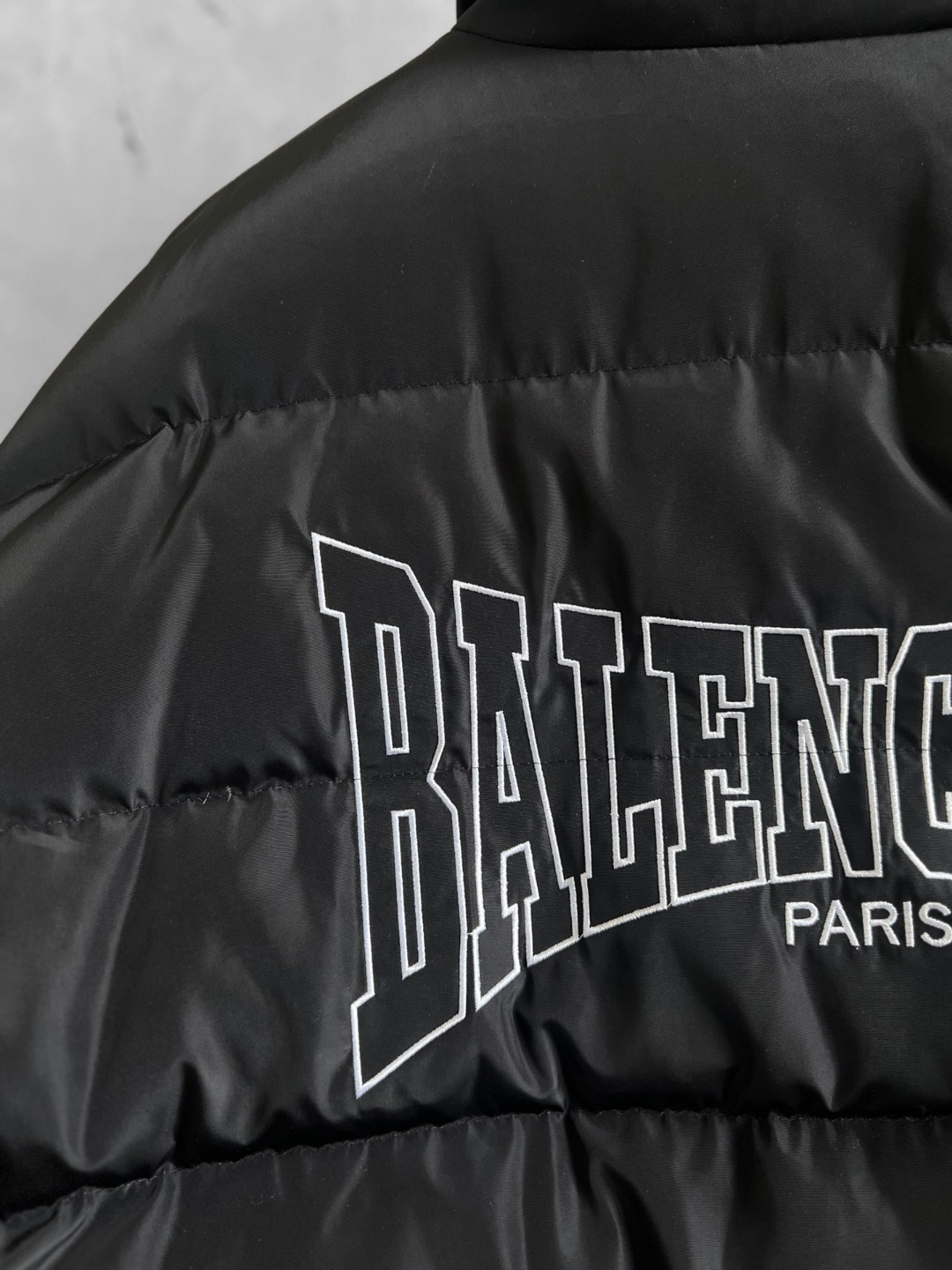 バレンシアガ「Balenciaga」‌2025FW リバーシブル スタンドカラー ダウンジャケット