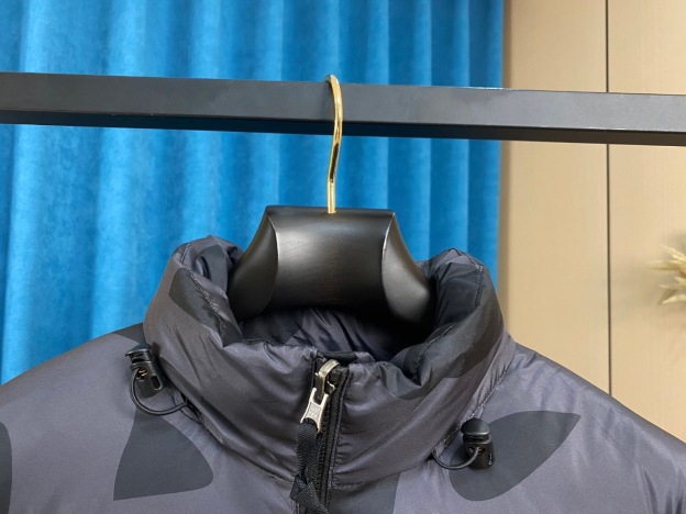 「コラボモデル」THE NORTH FACE × KAWS コラボレーション 1996 ダウンジャケット