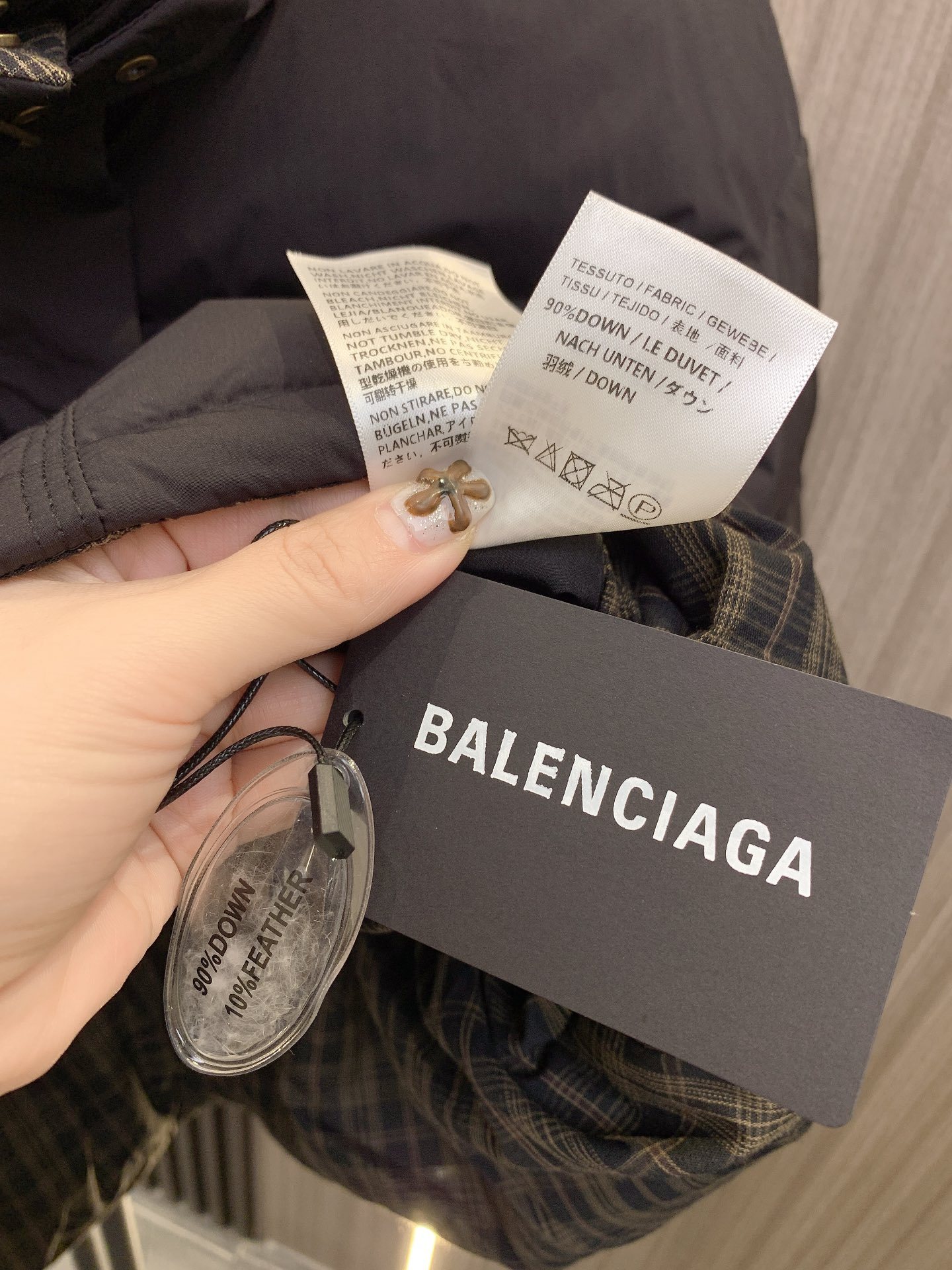 バレンシアガ「Balenciaga」‌24年新作ダウンジャケット
