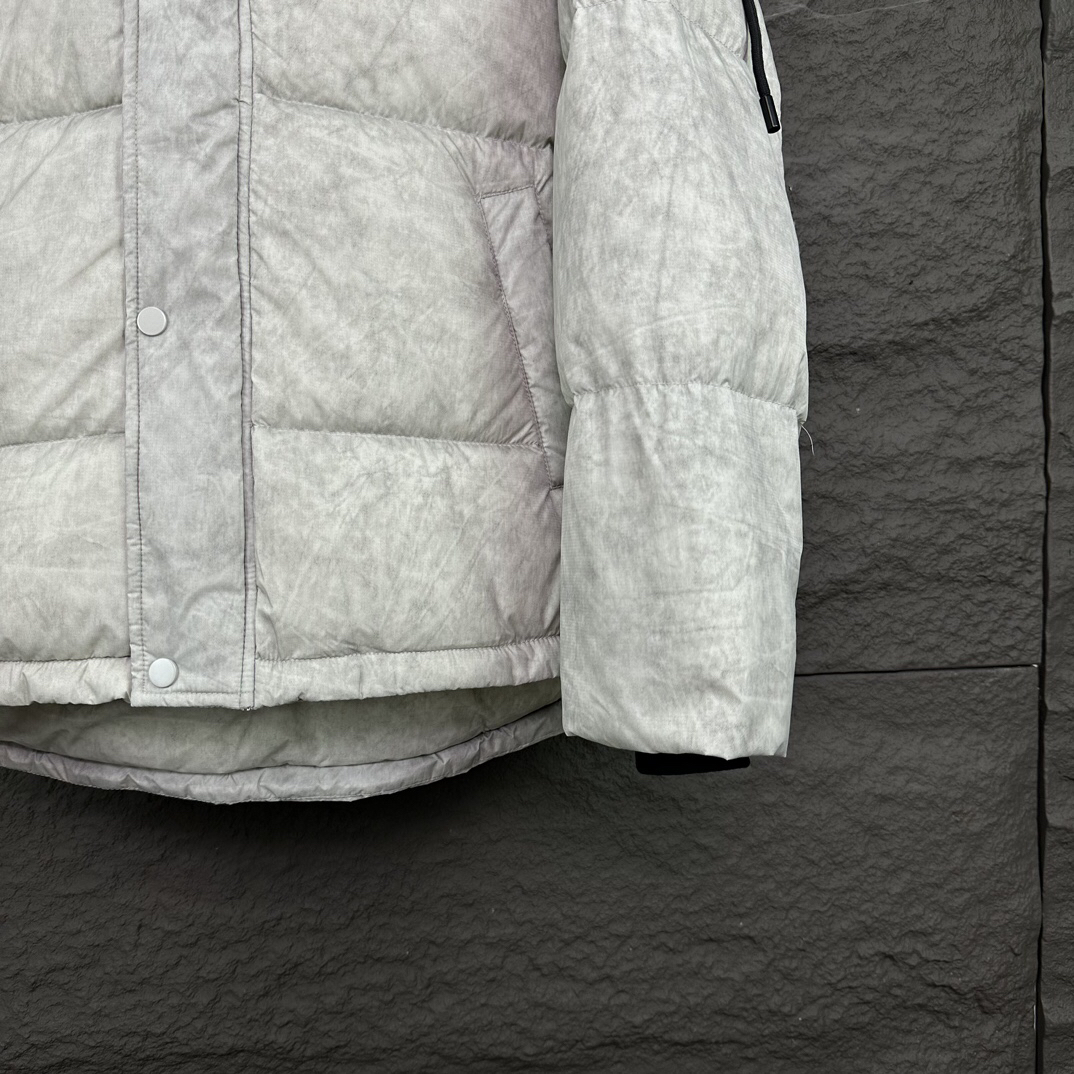 バレンシアガ「Balenciaga」‌2024秋冬最新ダウンジャケット