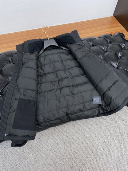 バレンシアガ「Balenciaga」‌2024秋冬最新ダウンジャケット