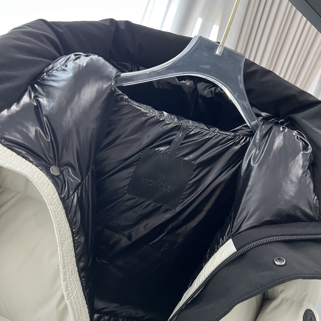 モンクレール「Moncler」ブラックレーベル ブラックウォリアー ショートダウンジャケット