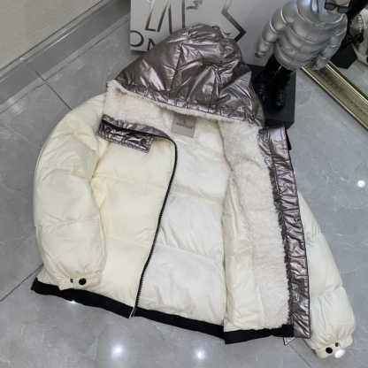 モンクレール「Moncler」ホワイトダウン ラムフード ダウンコート