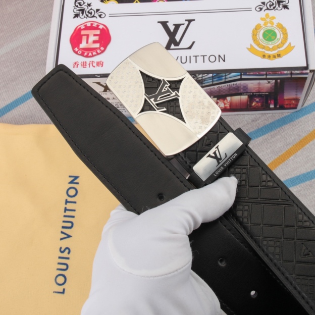 ルイ・ヴィトン「Louis Vuitton」スムースレザー オートロック ベルト メンズ100CM