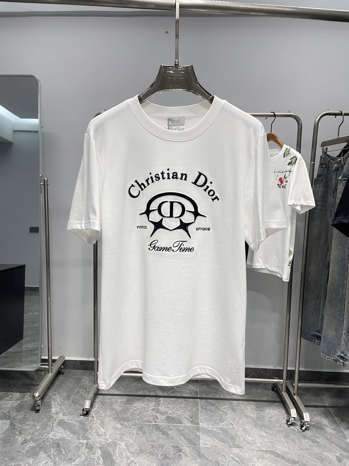 ディオール「Dior」CDロゴ立体刺繍半袖Tシャツ