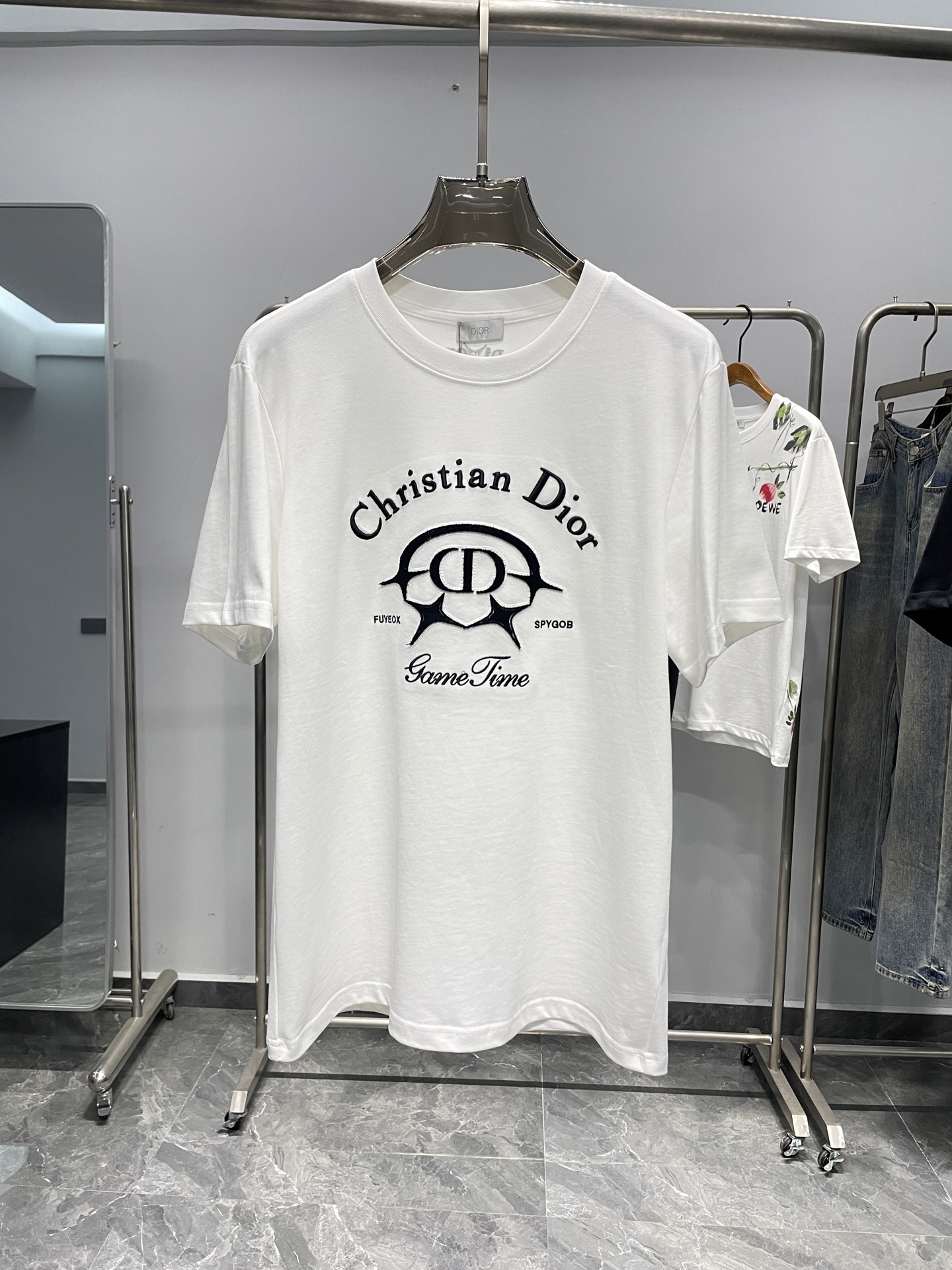 ディオール「Dior」CDロゴ立体刺繍半袖Tシャツ