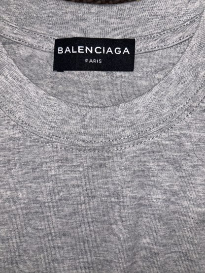 バレンシアガ「Balenciaga」クラシック プリント クルーネックTシャツ