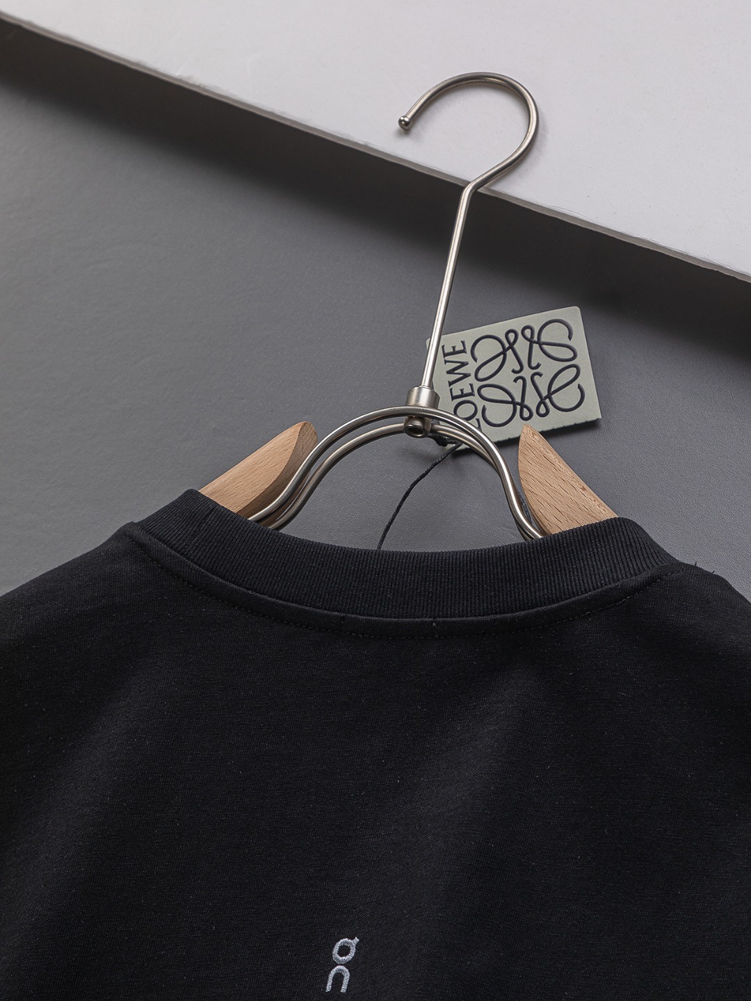 ロエベ「Loewe」フローラル プリント クルーネックTシャツ