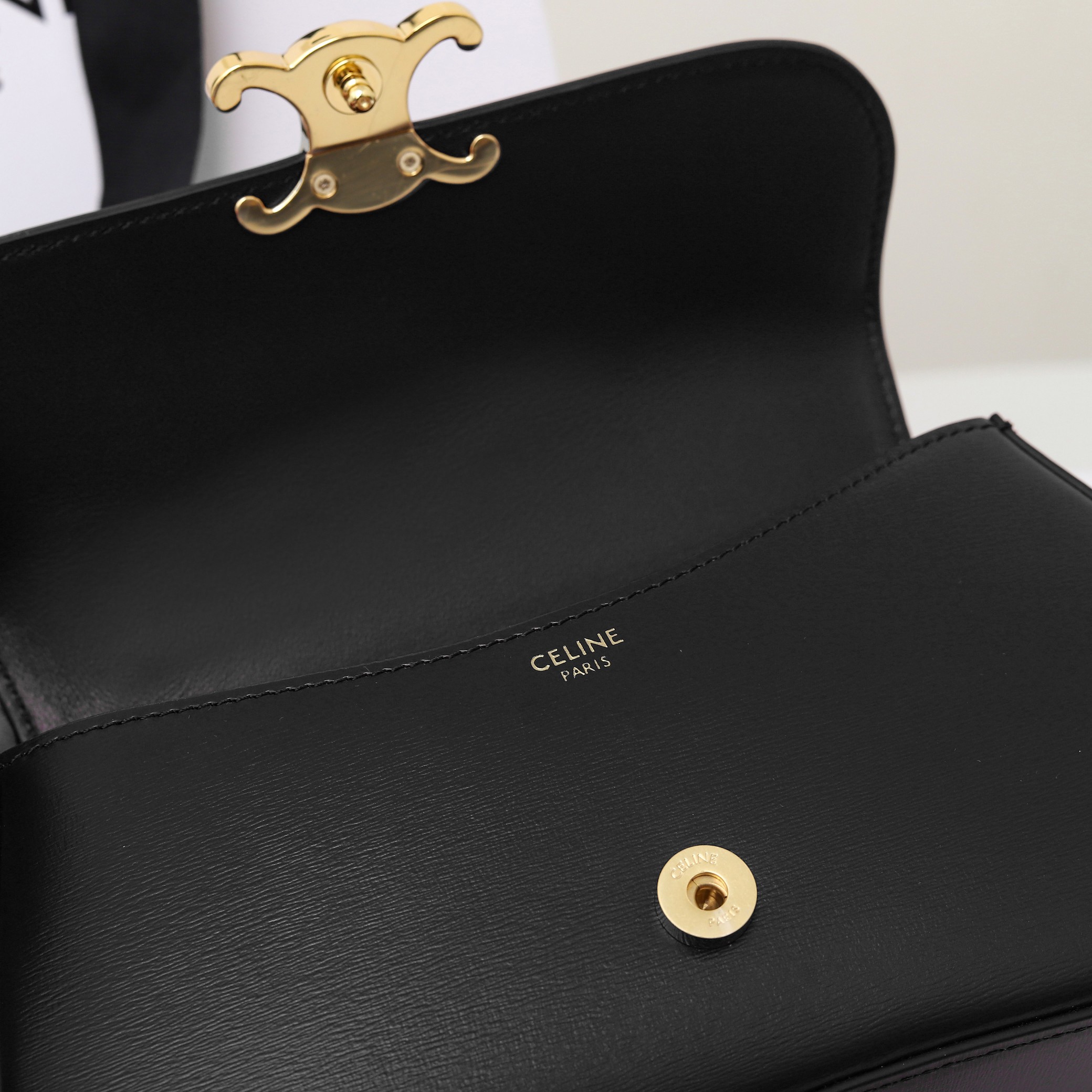 セリーヌ「Celine」Lola トライアンフ ショルダーバッグ