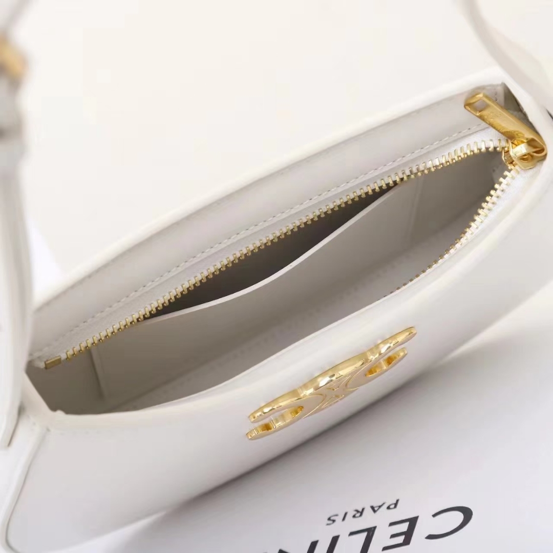 セリーヌ「Celine」Triomphe アンダーアームバッグ