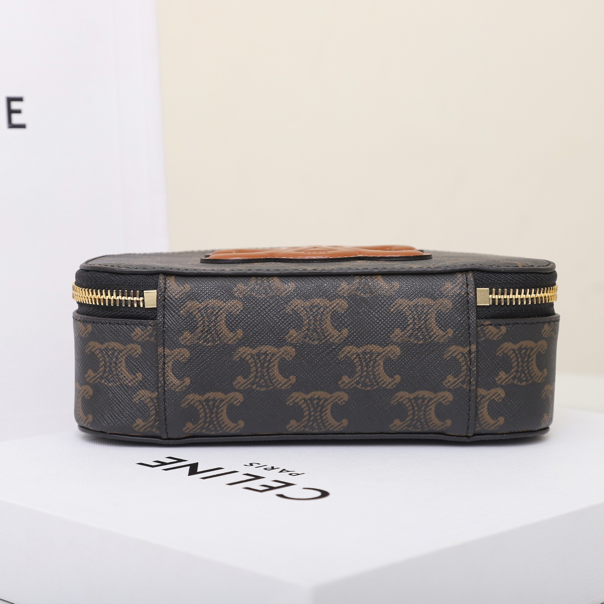 セリーヌ「Celine」Triomphe Canvas ハーフムーンボックスバッグ