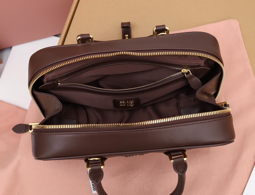 ミュウミュウ「Miu Miu」Matelassé ボウリングバッグ