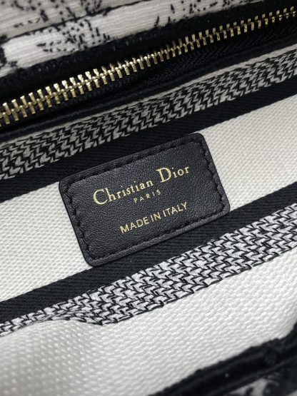 ディオール「Dior」Lady D-Lite ショルダーバッグ